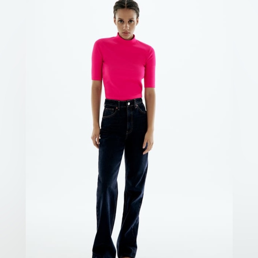 Zara Ribbed T-Shirt with Mock Neck in Fuschia, size large